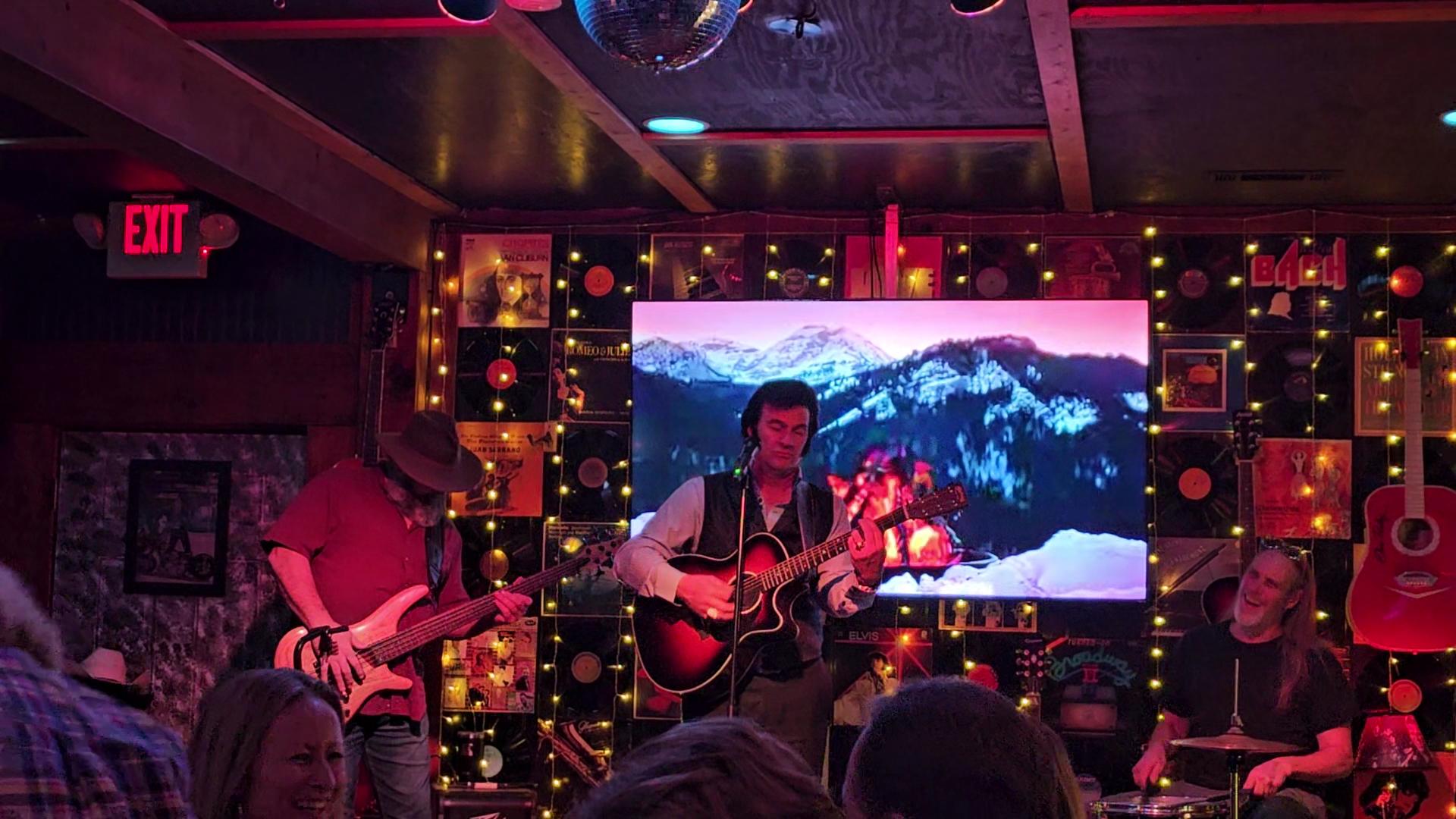 Route 76 Roadhouse Bar & Grill